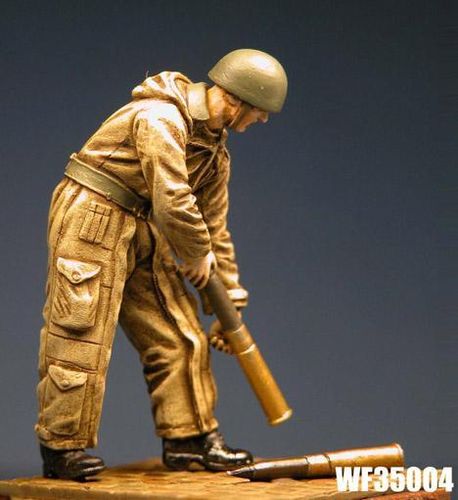 WF35004, 1/35th scale WWII British Tanker Loading Ammo No 2