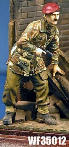 WF35012, 1/35th scale WWII British Para Officer
